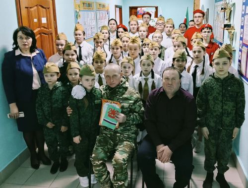 Классная встреча в Азбабинской школе с участником СВО Черновым Геннадием Степановичем