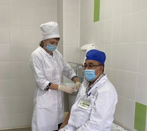 Район үзәк хастаханәсендә вакцинация дәвам итә