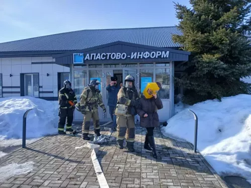 В здании «Апастово-информ» прошли пожарно-тактические учения