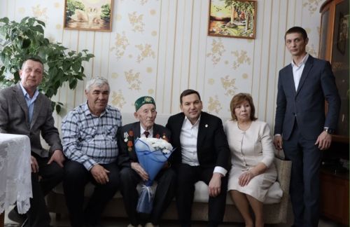 Карамасарда яшәүче Гыйлаҗ ага Миңнуллин 100 яшьлеген каршы алды