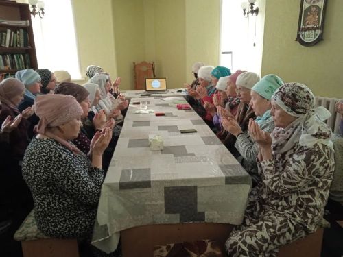Апаста абыстайлар җыены узды