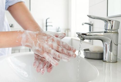 Лето без отравлений: как безопасно хранить и готовить продукты