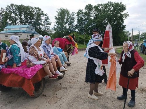 Олы Болгаер апалары батырларга сөлге чиккән
