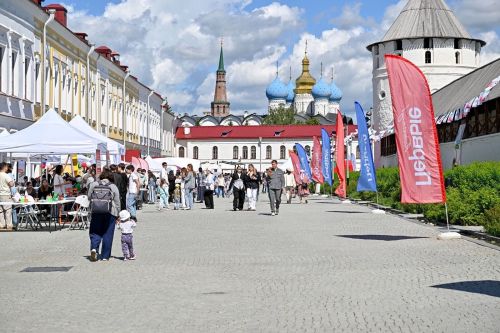 Хор Первых Апастовской школы выступил на сцене перед Раисом Татарстана