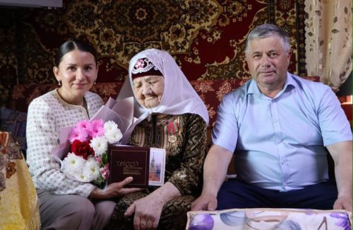 Колчыкта яшәүче Бибисара әби Миңнебаевага 102 яшь тулды
