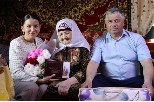 Колчыкта яшәүче Бибисара әби Миңнебаевага 102 яшь тулды