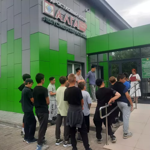 В подростковом клубе «Алга» прошла акция-реквием в память о детях — жертвах войн