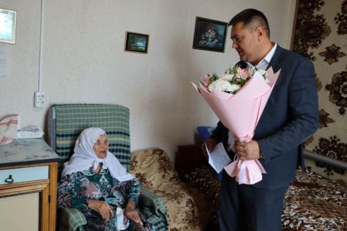 Фәүзия әби Кәримова 90 яшьлек юбилеен билгеләп үтте