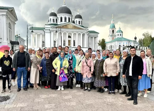 Прихожане приходов Апастовского района посетили святыни Дивеево и Арзамаса