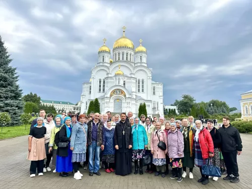 Прихожане приходов Апастовского района посетили святыни Дивеево и Арзамаса