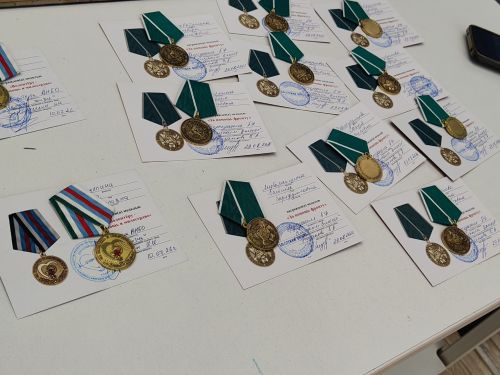 «Медали за помощь фронту и милосердие вручили 12 волонтёрам в Апастово»