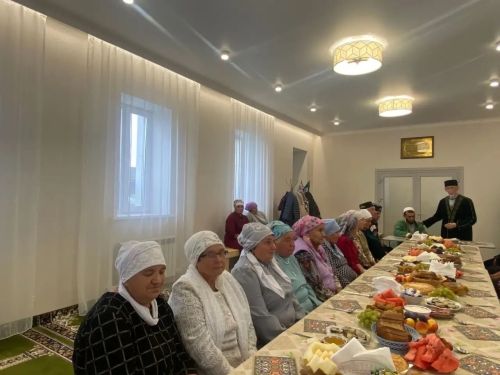 Әҗемлеләр дини табын артында очрашты