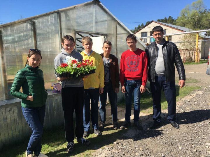 Апастовская делегация в Дербышкинском детском доме-интернате