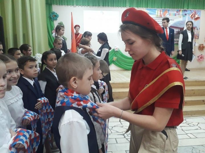 Учащиеся Апастовской школы приняты в ряды Российского движения школьников