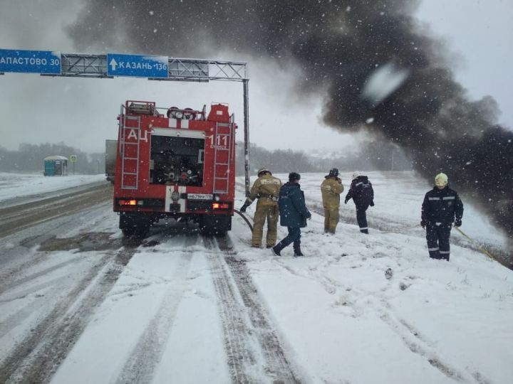 В Буинском районе на трассе сгорел автомобиль