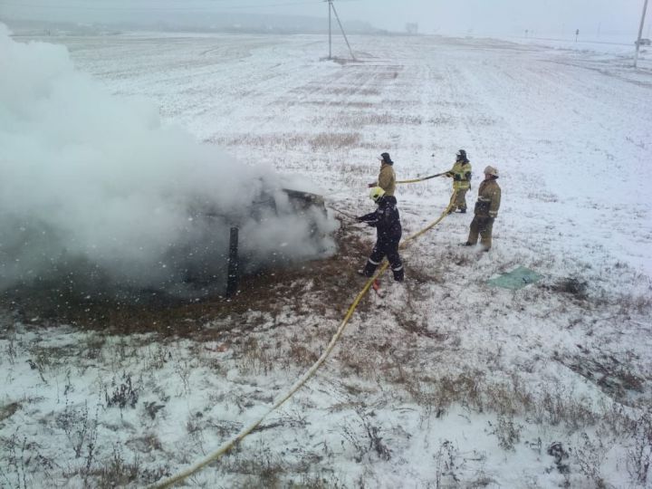 В Буинском районе на трассе сгорел автомобиль