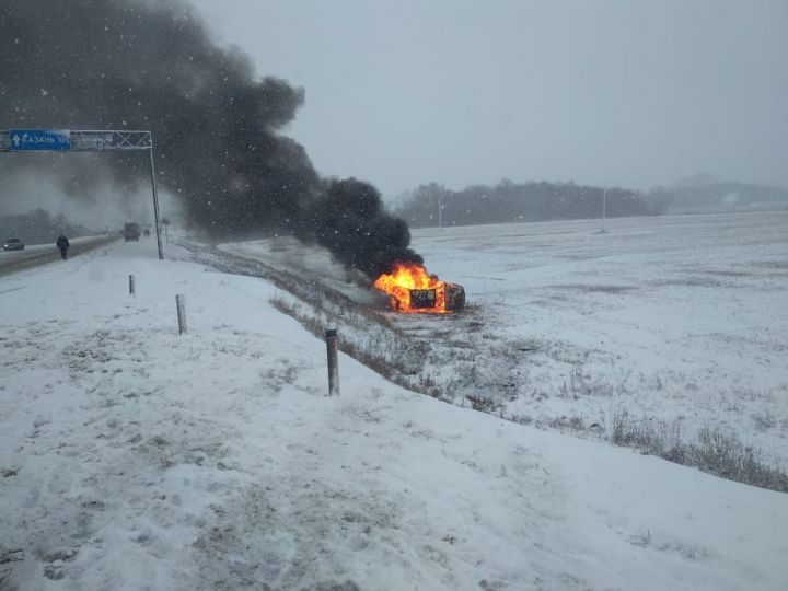 В Буинском районе на трассе сгорел автомобиль