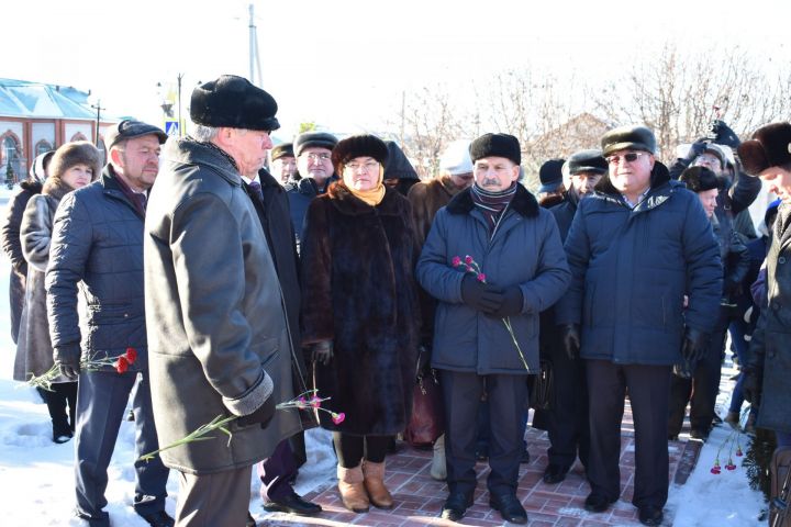 Апаста Абдулла Алиш бюсты ачылды