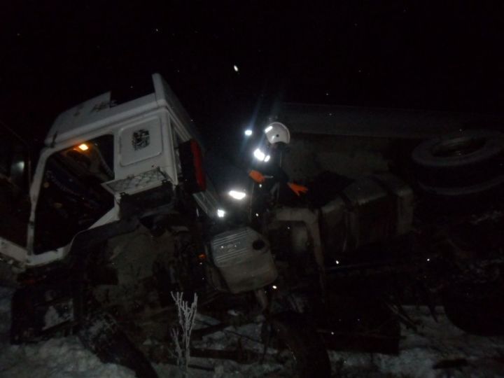 В соседнем районе вылетел в кювет грузовой автомобиль из Казахстана (+фото)