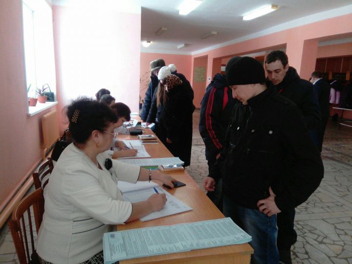 Выборы Президента России в Апастово начались организованно