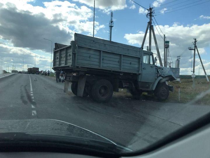 Апаста ике машина бәрелешкән