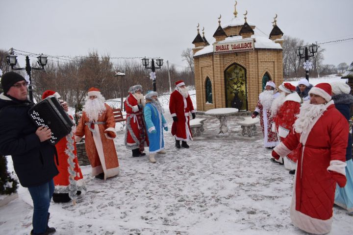 Апас чыршысы республика кунакларын каршы алды