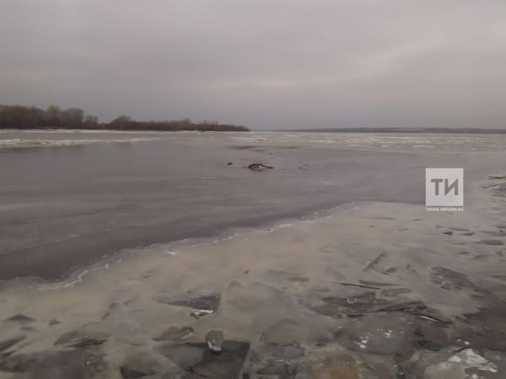 Из реки достали тело провалившегося под лед рыбака