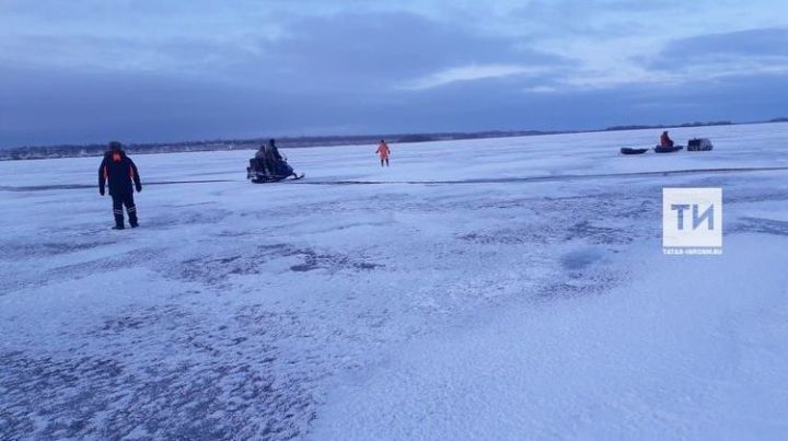 40 рыбаков едва не утонули в ледовой ловушке в Татарстане
