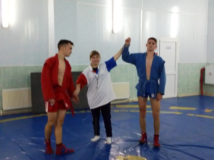 В Апастово прошли соревнования по самбо