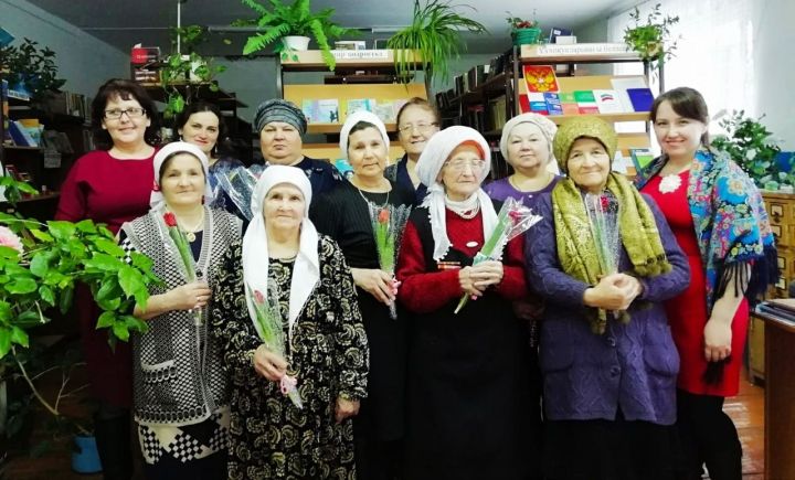 В Давликеевской  библиотеке собрались члены клуба "Мирас"