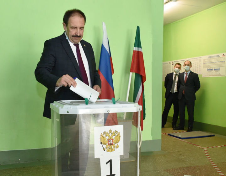 Алексей Песошин проголосовал по поправкам к Конституции