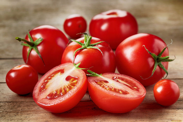 Как получить здоровый и обильный урожай томатов: выбор сорта, посадка, уход и профилактика болезней