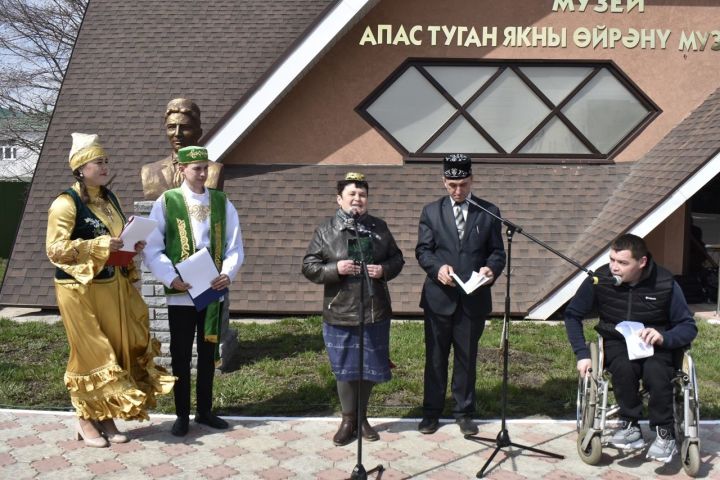 В связи со 136-летием со дня рождения великого татарского поэта Габдуллы Тукая в районе прошел праздник родного языка и поэзии