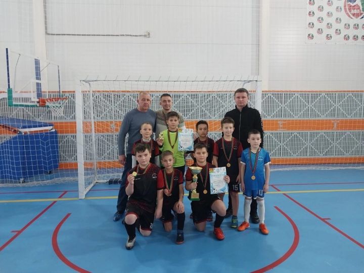Соревнования по мини-футболу прошли в универсальном спортивном зале «Апас»