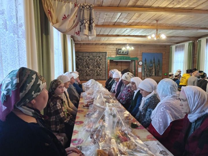 Әлмәндәрдә узган ифтар ашында балалар да катнашты