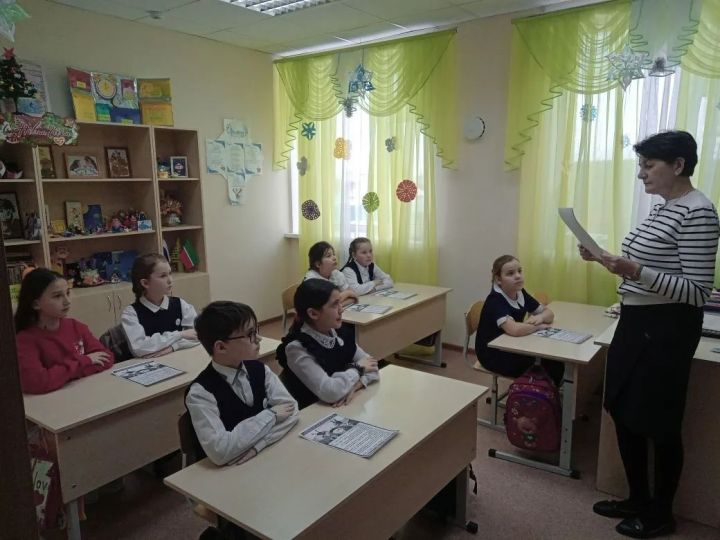 Инспектор по охране прав детства в Староеналинской школе Галимова Эндже провела беседу по правилам безопасности в период зимних каникул