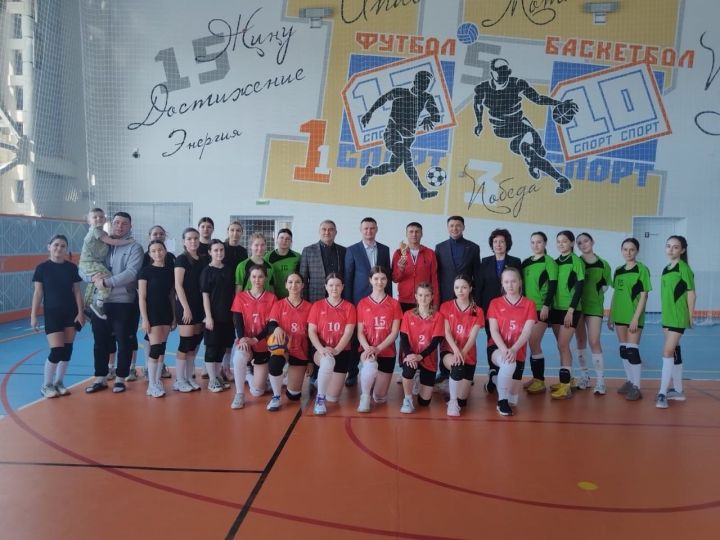 Апаста Рәмис Гыйззәтов призларына волейбол ярышлары узды