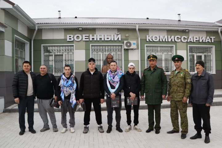 Район егетләре хәрби хезмәткә китте