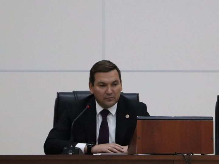 Район башлыгы чыгарылыш сыйныф укучылары белән очрашты