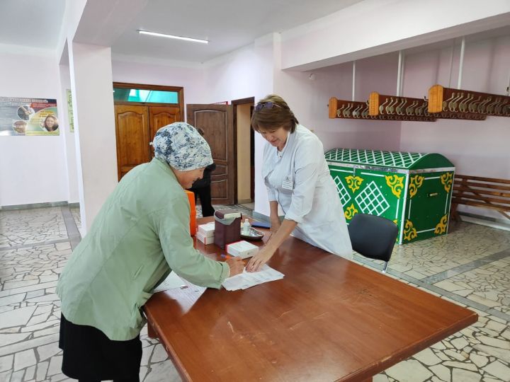 В Апастово избиратели делают прививки от гриппа