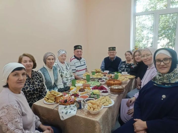 Музей ветераннары чәй табыны артында очрашты