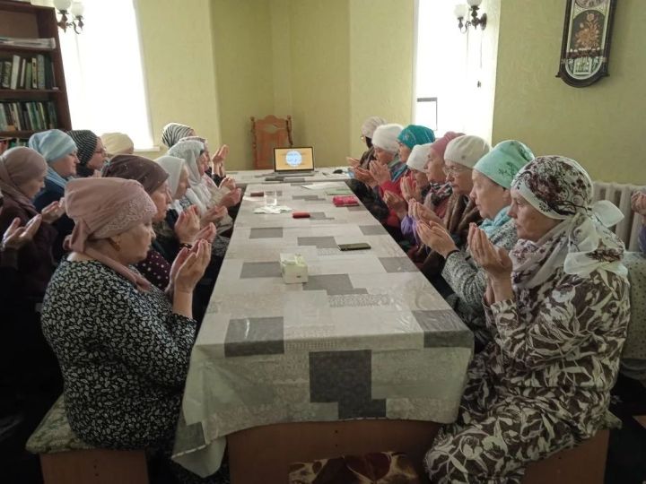 Апаста абыстайлар җыены узды