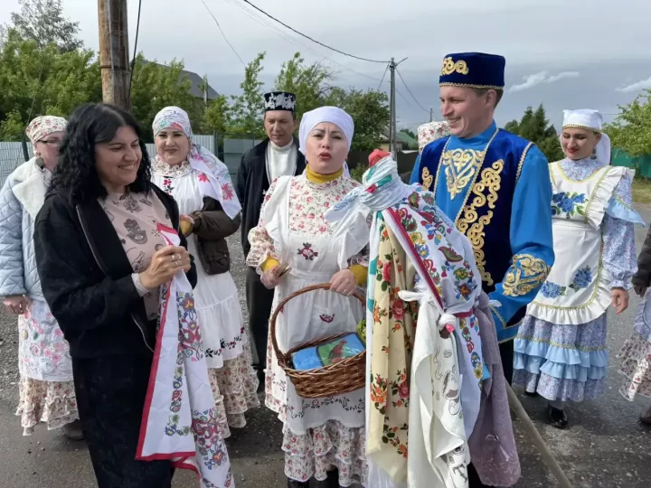 Апаста Сабан туена сөлге җыйдылар