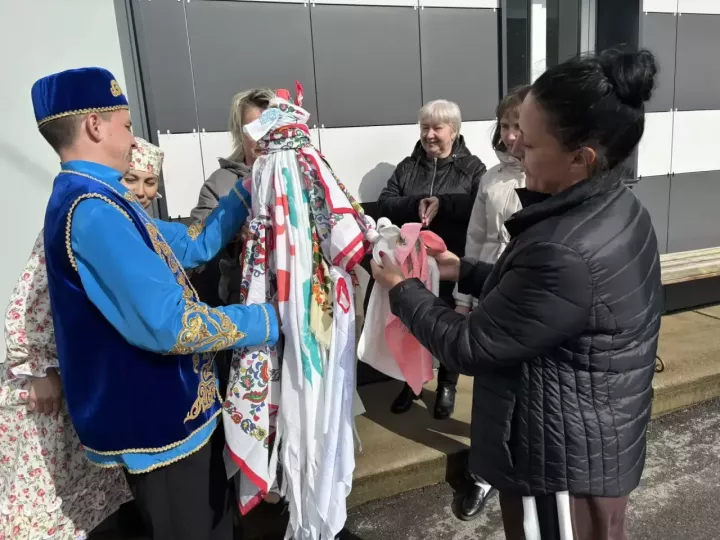 Апаста Сабан туена сөлге җыйдылар