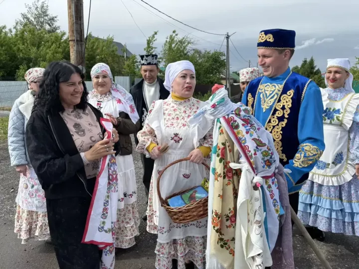 Апаста Сабан туена сөлге җыйдылар