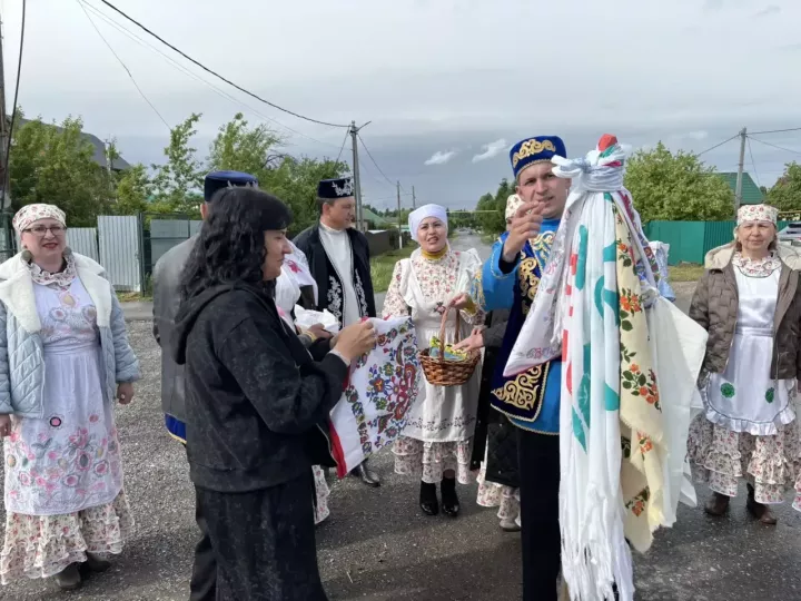 Апаста Сабан туена сөлге җыйдылар