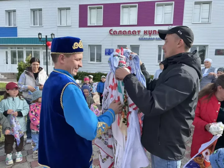 Апаста Сабан туена сөлге җыйдылар