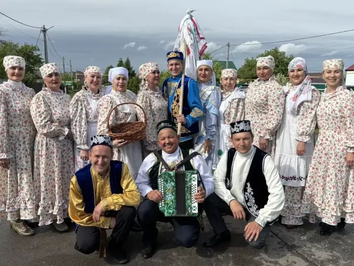 Апаста Сабан туена сөлге җыйдылар
