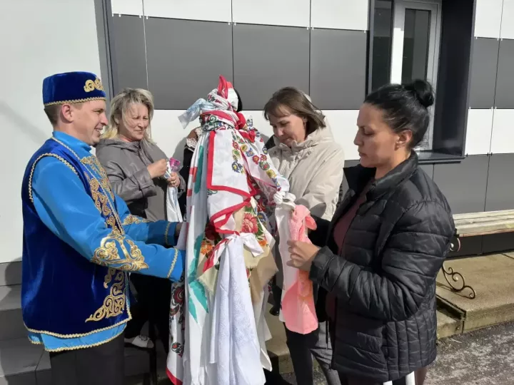 Апаста Сабан туена сөлге җыйдылар