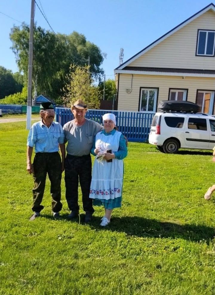Борнашта Сабантуйга бүләкне трактор белән җыйдылар